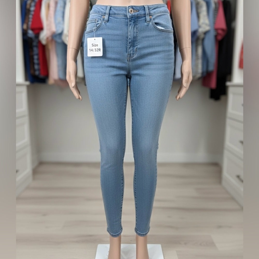 Universal Thread High Rise Light Blue Jeans